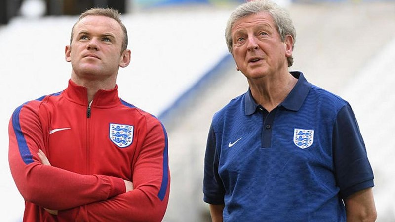 Wayne Rooney stands with England manager Roy Hodgson at Euro 2016 