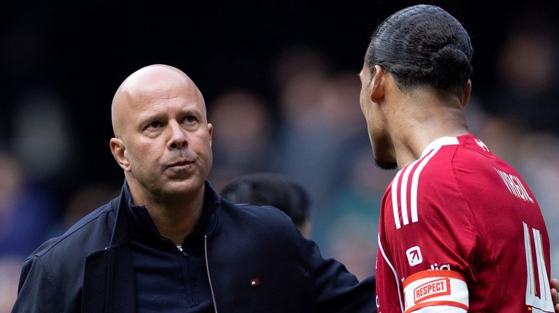 Liverpool manager Arne Slot with captain Virgil van Dijk