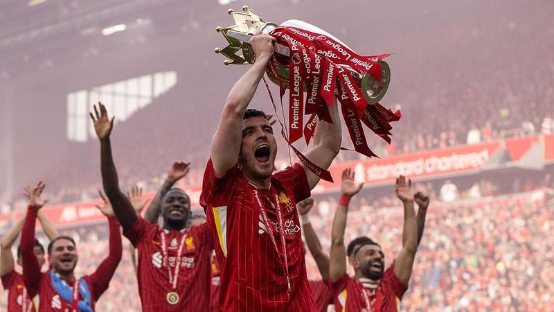 Andy Robertson lifts the Premier League trophy in 2025