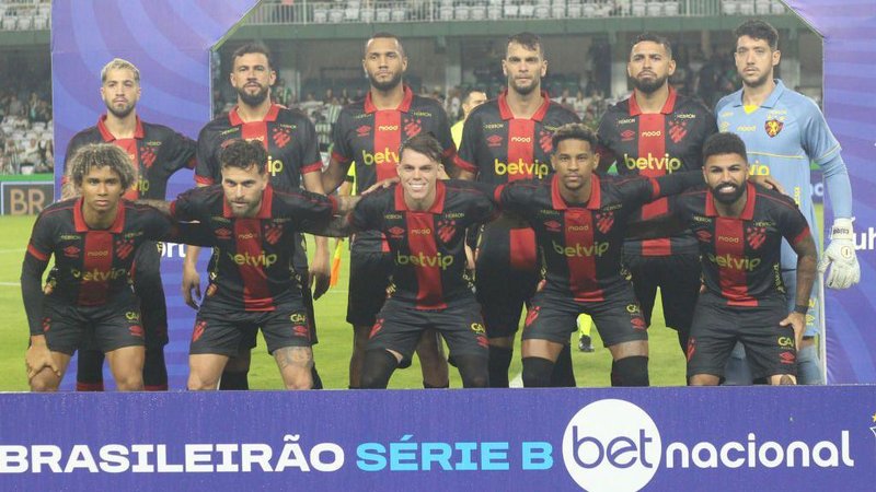 Sport Recife's players in a team photo in 2024