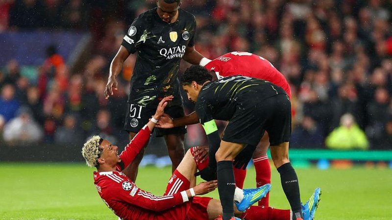 Ekitike lies on the turf in pain as concerned players from both Liverpool and Paris St-Germain tend to him