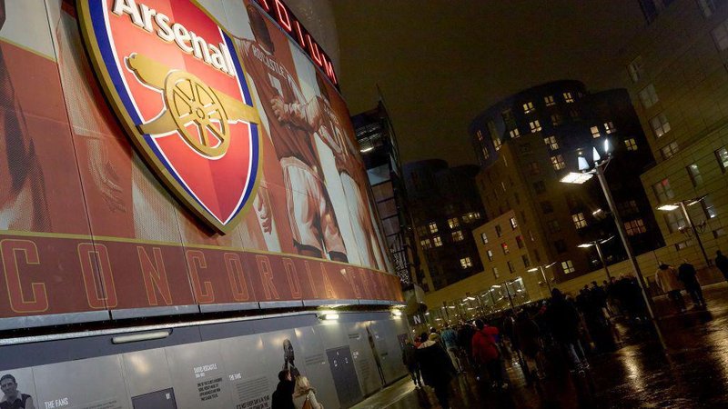 A picture of the Emirates Stadium at night