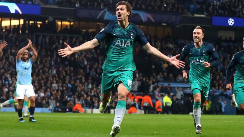  Fernando Llorente of Tottenham Hotspur celebrates scoring his teams third goal during the UEFA Champions League Quarter Final second leg match between Manchester City and Tottenham Hotspur at Etihad Campus