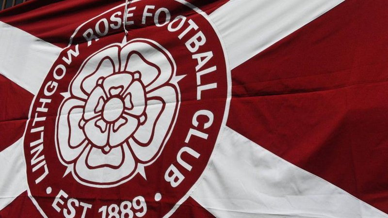 A Linlithgow Rose flag