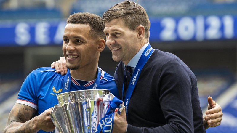 James Tavernier and Steven Gerrard with the Scottish Premiership trophy