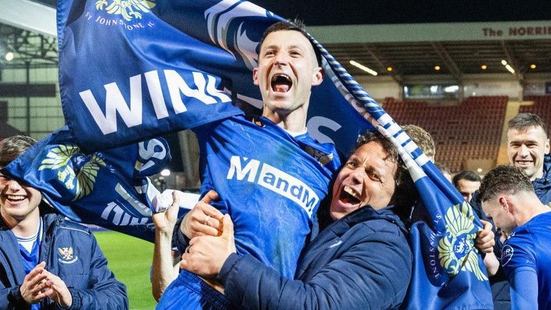 St Johnstone captain Jason Holt and manager Simo Valakari