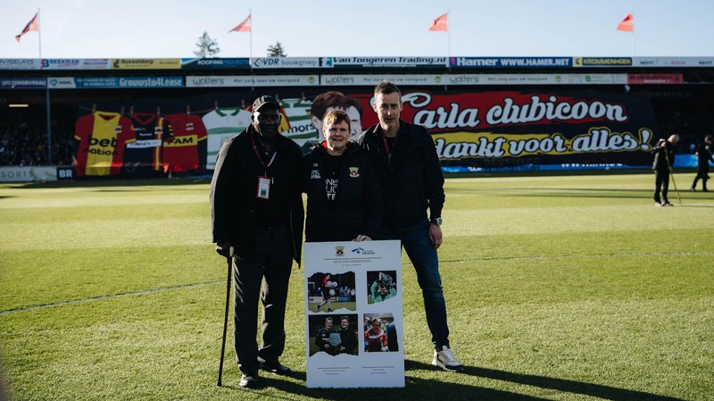 Carla Whittie being honoured before Go Ahead Eagles v AZ Alkmaar on Thursday, 23 April 2026