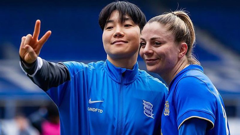 Lee Geum-min of Birmingham City Women with Veatriki Sarri 