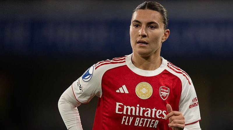 Steph Catley playing for Arsenal