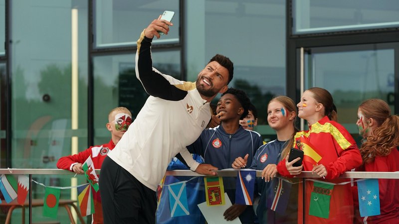 Jake Quickenden taking a selfie with some boys and girls
