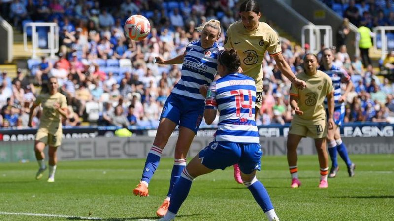 Sam Kerr heads in for Chelsea against Reading