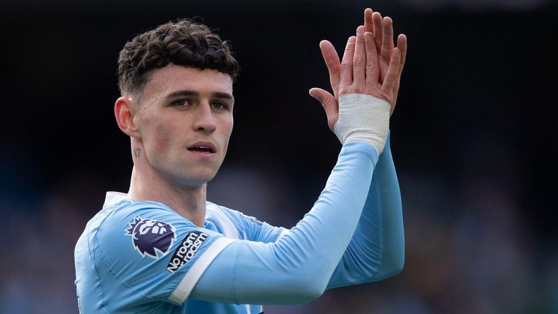 Phil Foden claps