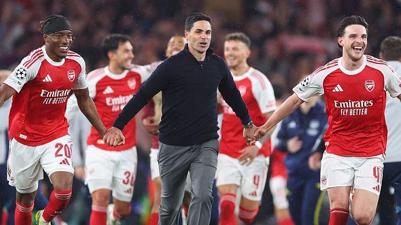 Manager Mikel Arteta celebrates with Arsenal players after they reached the 2026 Champions League final