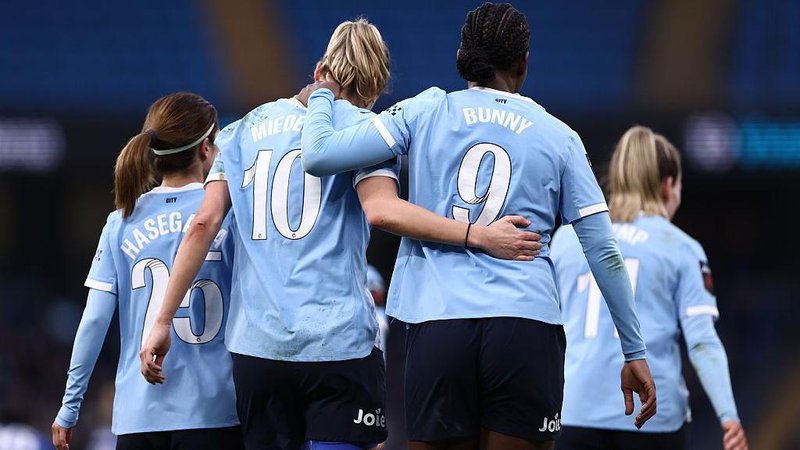 Yui Hasegawa, Vivianne Miedema, Khadija Shaw and Lauren Hemp