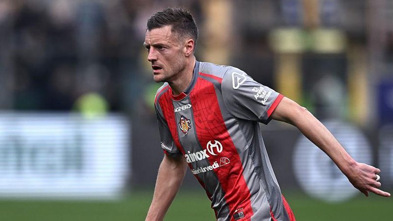 Jamie Vardy running while playing for Cremonense in Italy