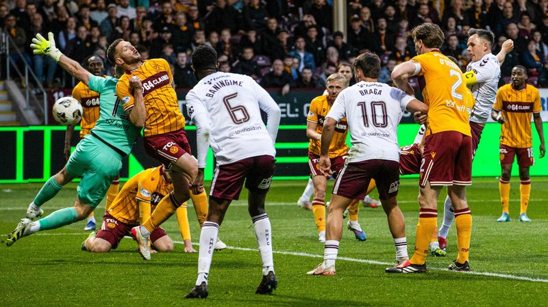 Lawrence Shankland scores for Hearts