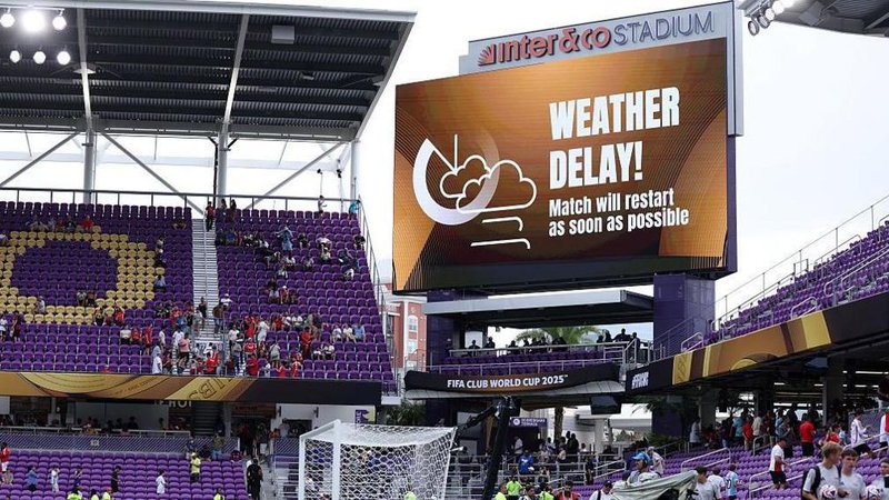 LED Board shows an announcement of a Weather delay during the Fifa Club World Cup 2025 group C match between SL Benfica and Auckland City FC at Inter&Co Stadium on June 20, 2025 in Orlando, Florida