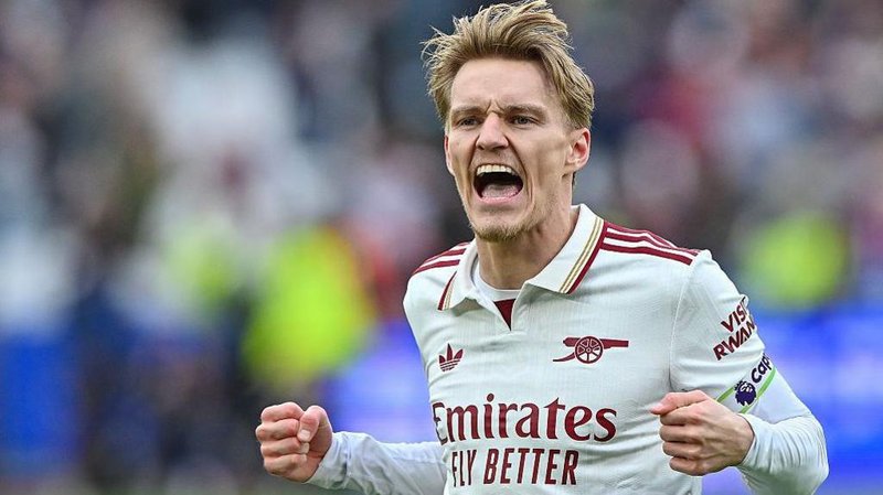 Martin Odegaard celebrates Arsenal's win. 
