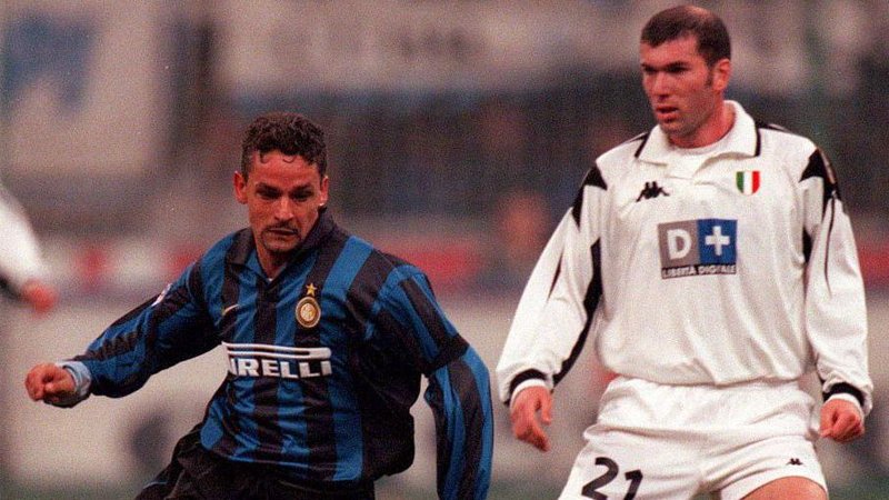 Roberto Baggio of AC Milan and Zinedine Zidane of Juventus