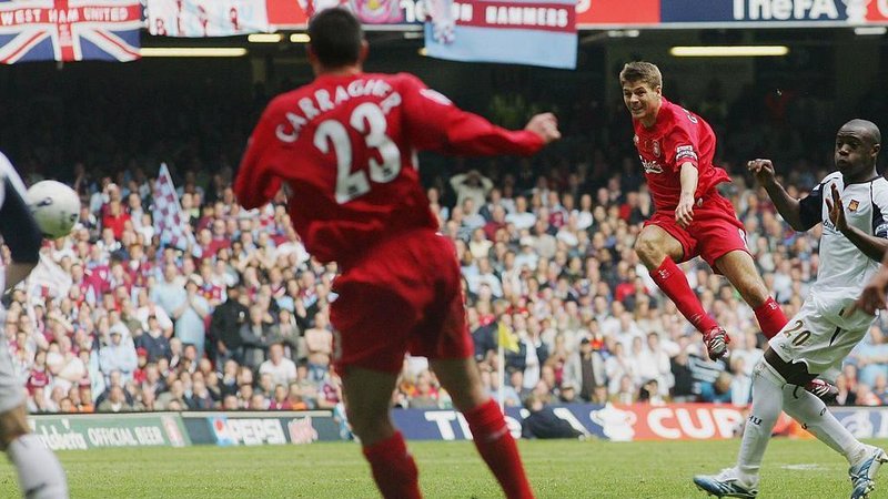 Steven Gerrard shoots