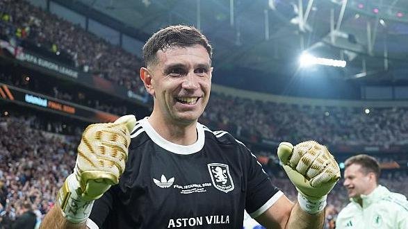 Aston Villa goalkeeper Emiliano Martinez