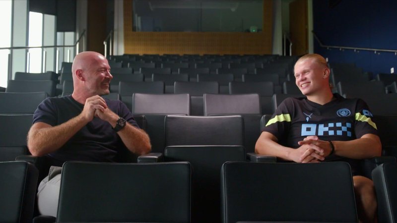 A picture of Alan Shearer talking to Erling Haaland