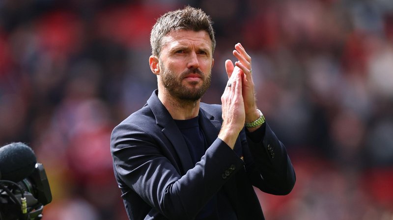 Michael Carrick clapping towards Manchester United's supporters