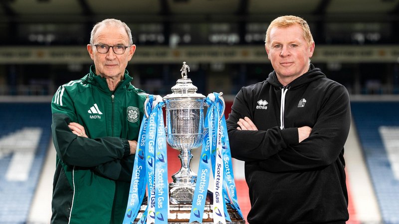 Martin O'Neill and Neil Lennon pose with the Scottish Cup