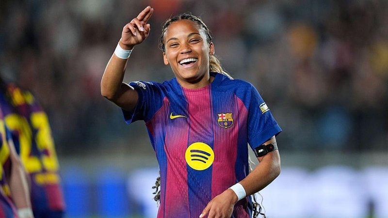Vicky Lopez celebrates scoring for Barcelona